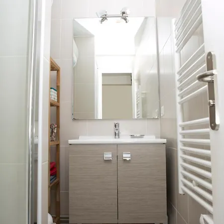 Апартаменты Cozy Le Marais With 1 Separate Bed