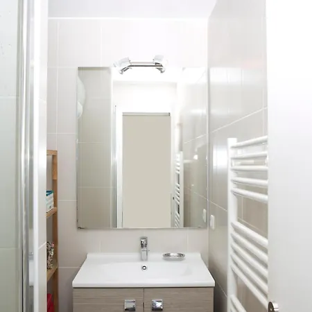Апартаменты Cozy Le Marais With 1 Separate Bed *